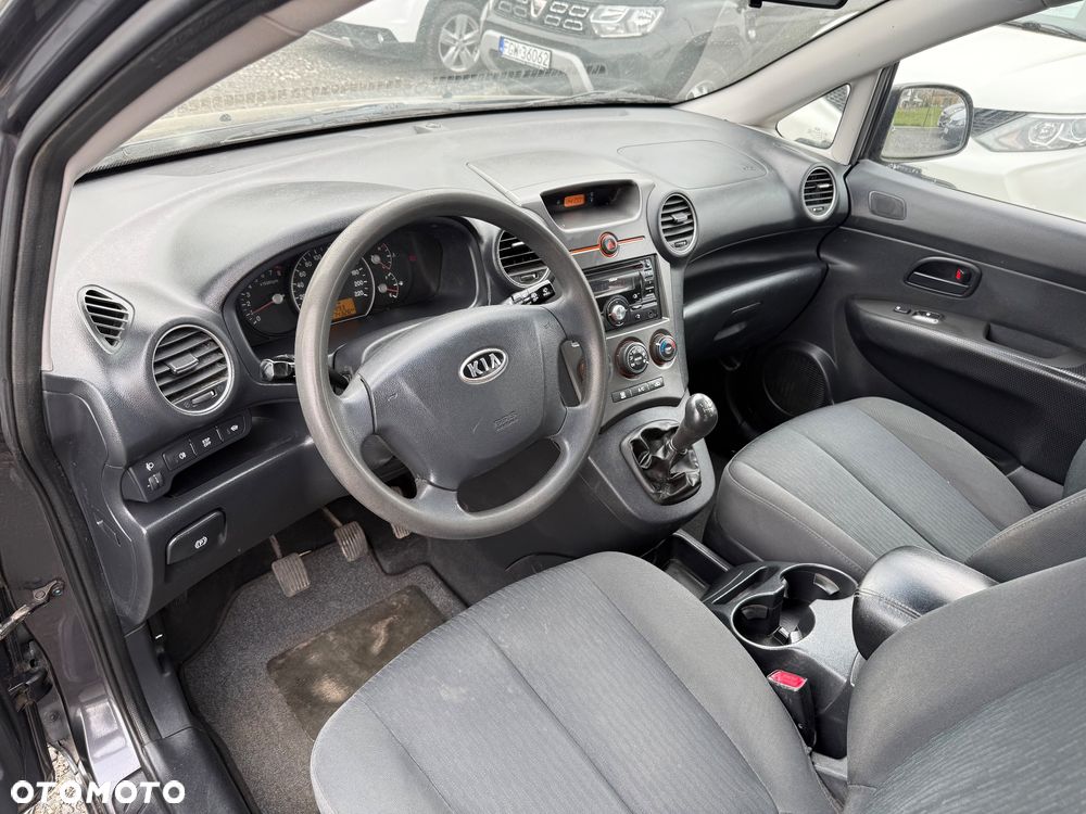 Kia Carens 2.0 CVVT EX - 17