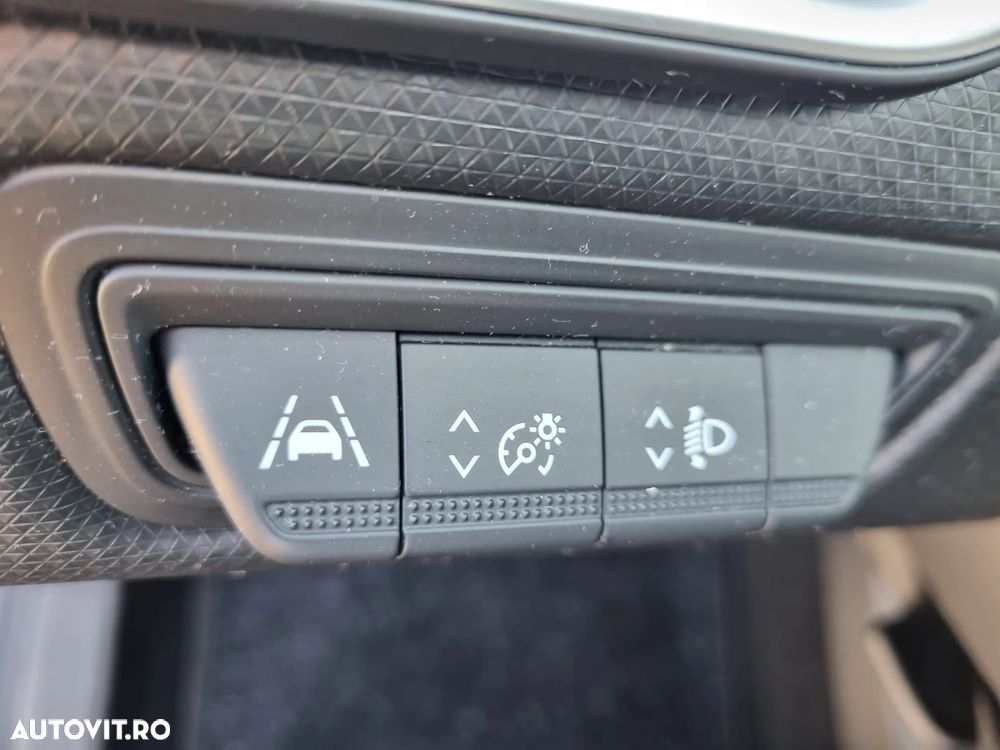 Renault Clio TCe 100 BUSINESS EDITION - 24