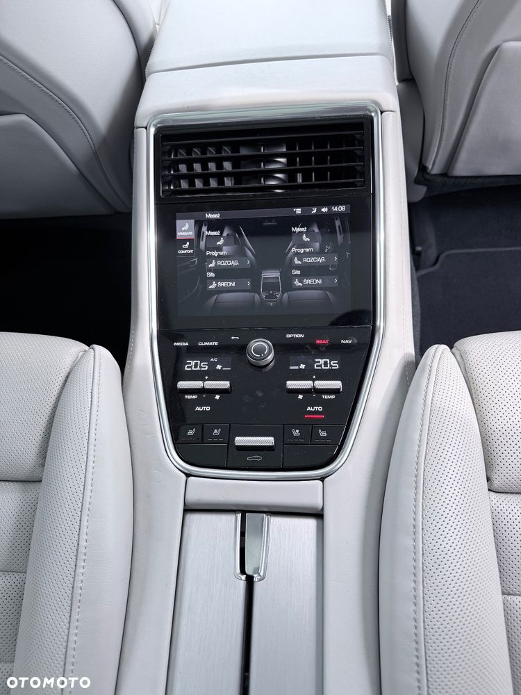 Porsche Panamera Turbo Executive - 14