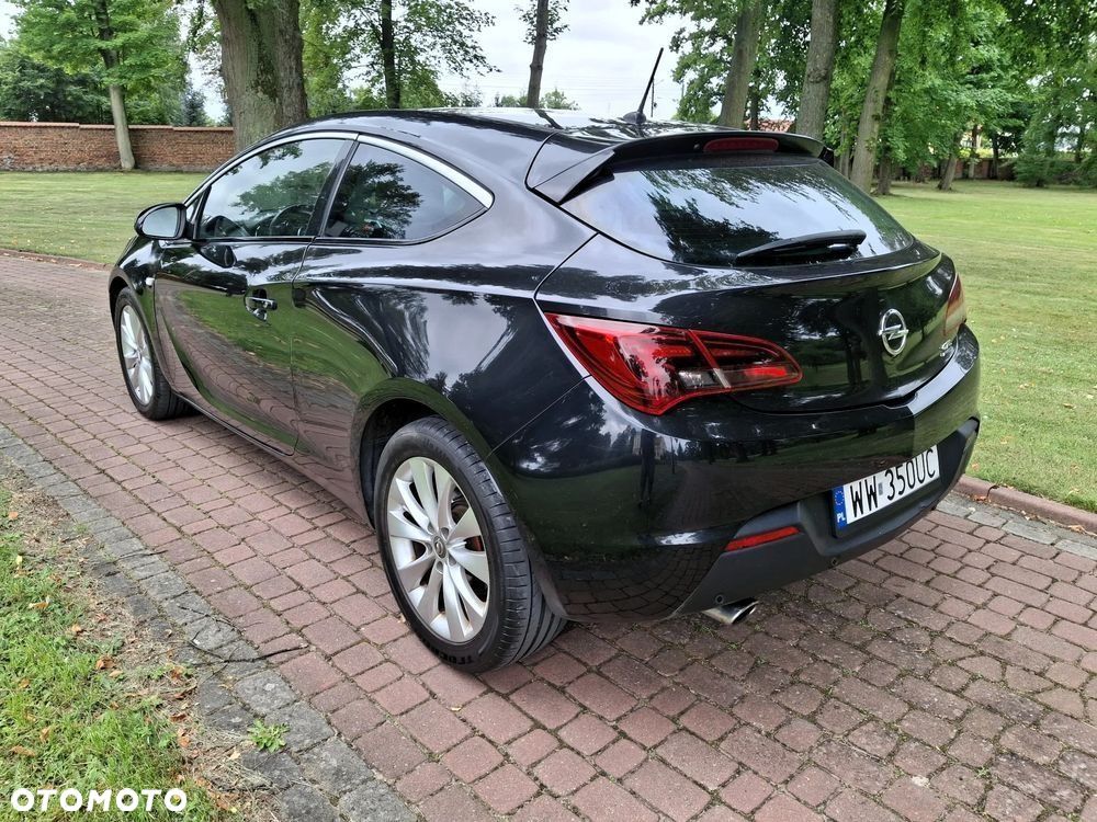 Opel Astra 2011 photo 3