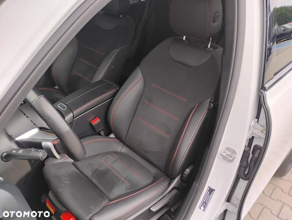 Mercedes-Benz GLB 200 mHEV AMG Line 7G-DCT - 11