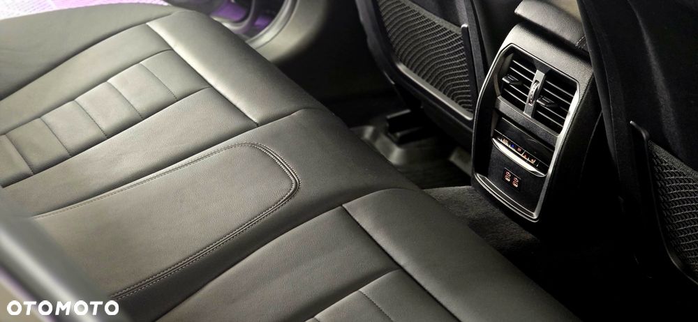 BMW Seria 3 330i Luxury Line - 18