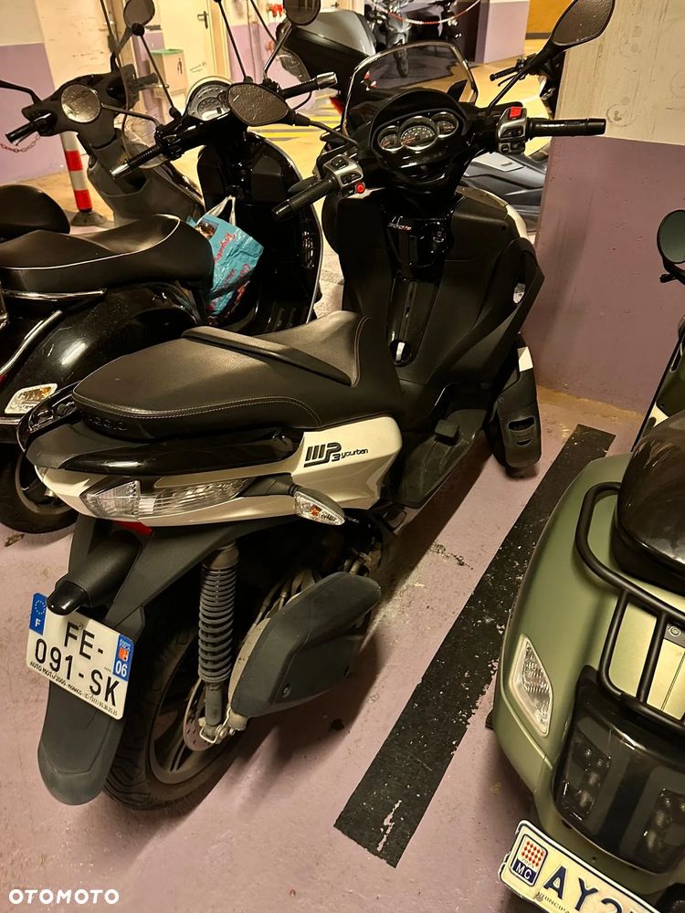 Piaggio MP-3 - 11