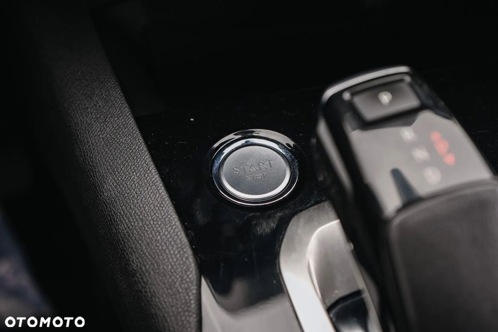 Peugeot 3008 PureTech 130 Stop & Start GPF EAT8 Allure - 32