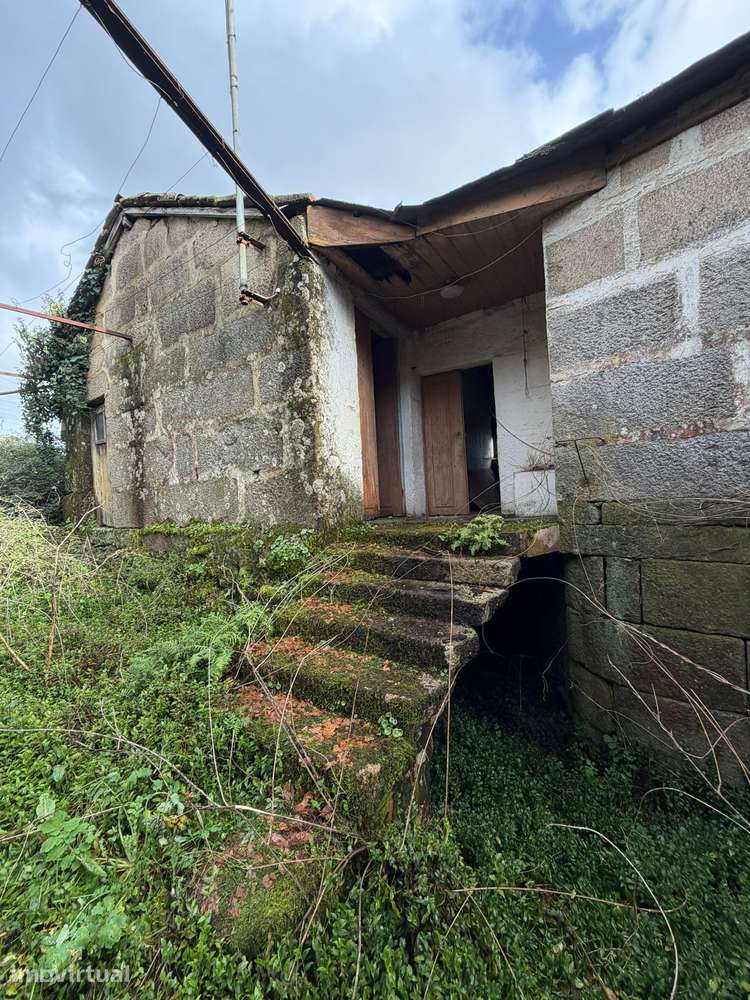 Casa Antiga / Ruína para Restaurar - Grande imagem: 4/23