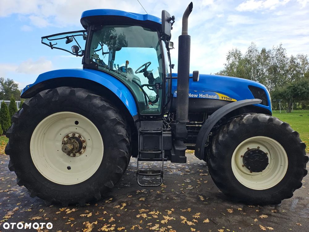 New Holland T7040 - 7