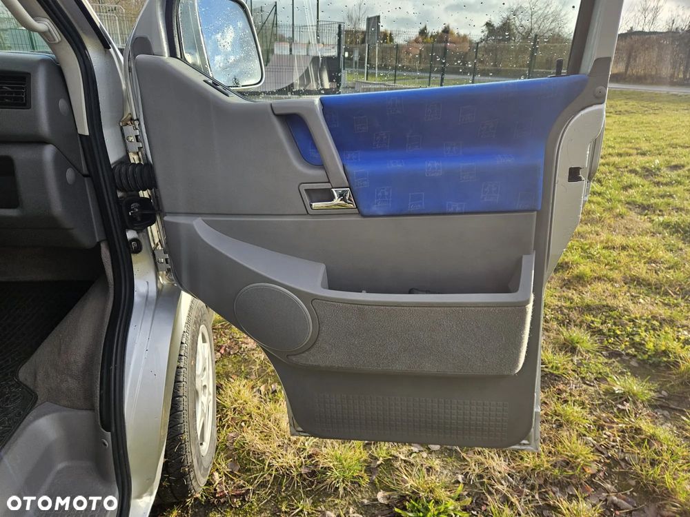 Volkswagen Multivan - 8