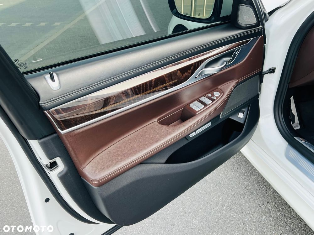 BMW Seria 7 740Li - 5