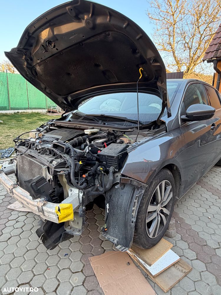 Peugeot 308 1.2 L PureTech Turbo S&S EAT8 Allure - 19