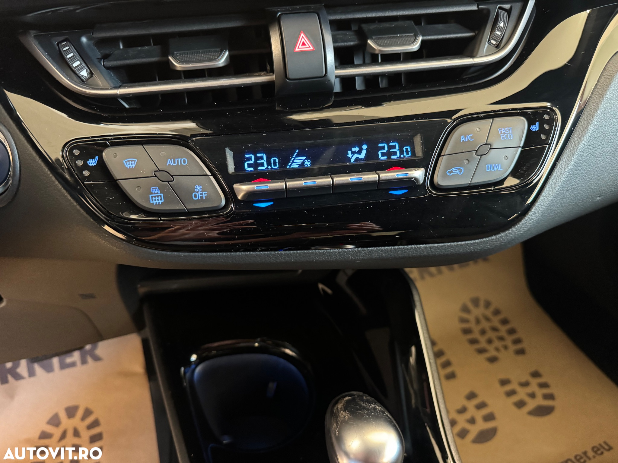 Toyota C-HR 2.0 HSD 184 CP 4x2 CVT C-ult Style bi-tone - 12