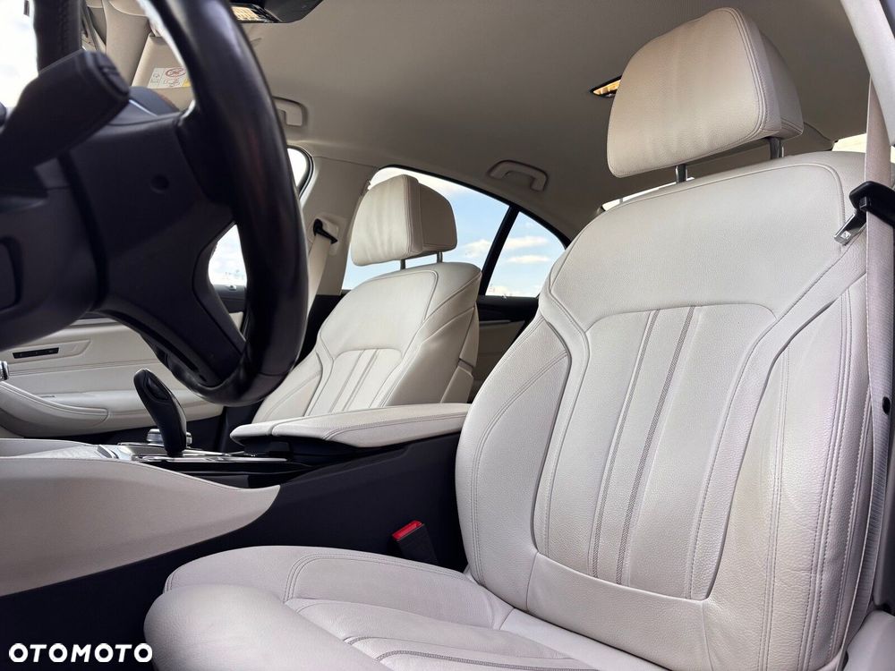 BMW Seria 5 518d Luxury Line - 12