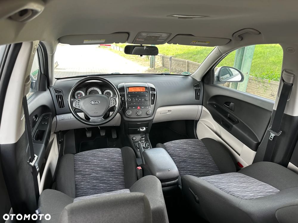 Kia Ceed - 23