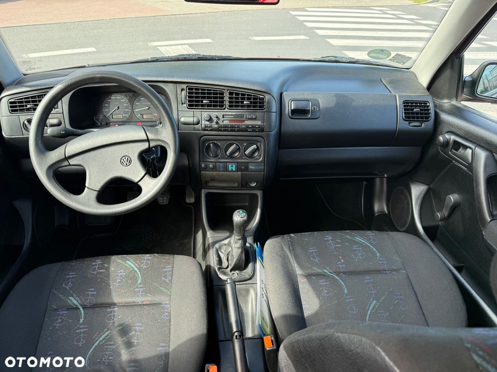 Volkswagen Golf 1.6 GL - 9