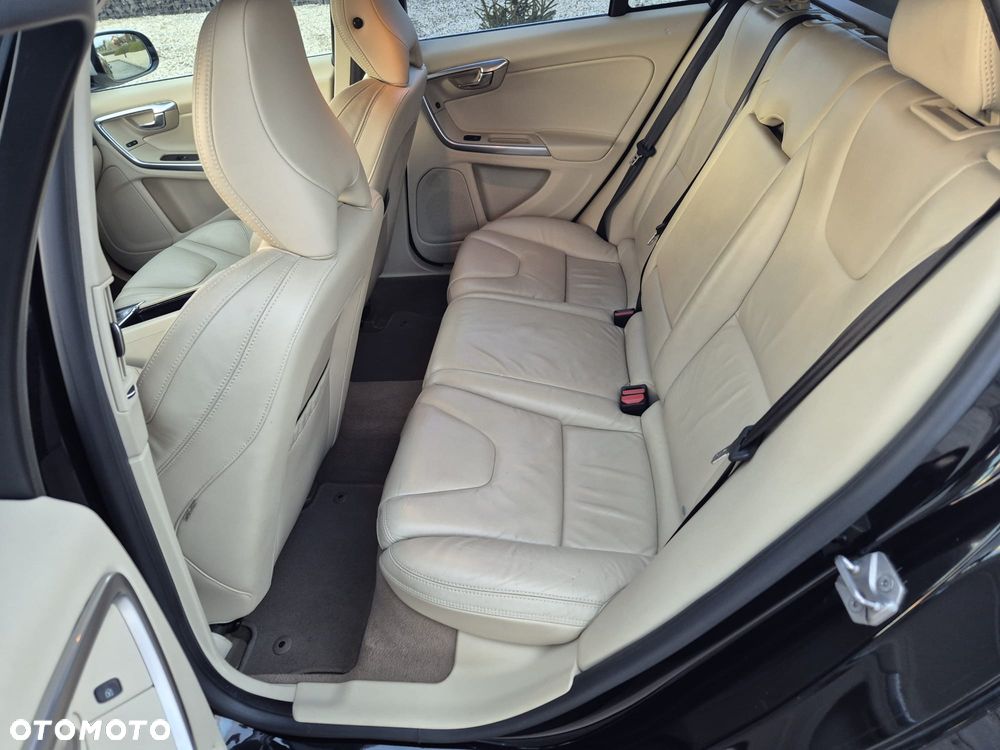 Volvo V60 D6 AWD Plug-in Hybrid Summum - 17