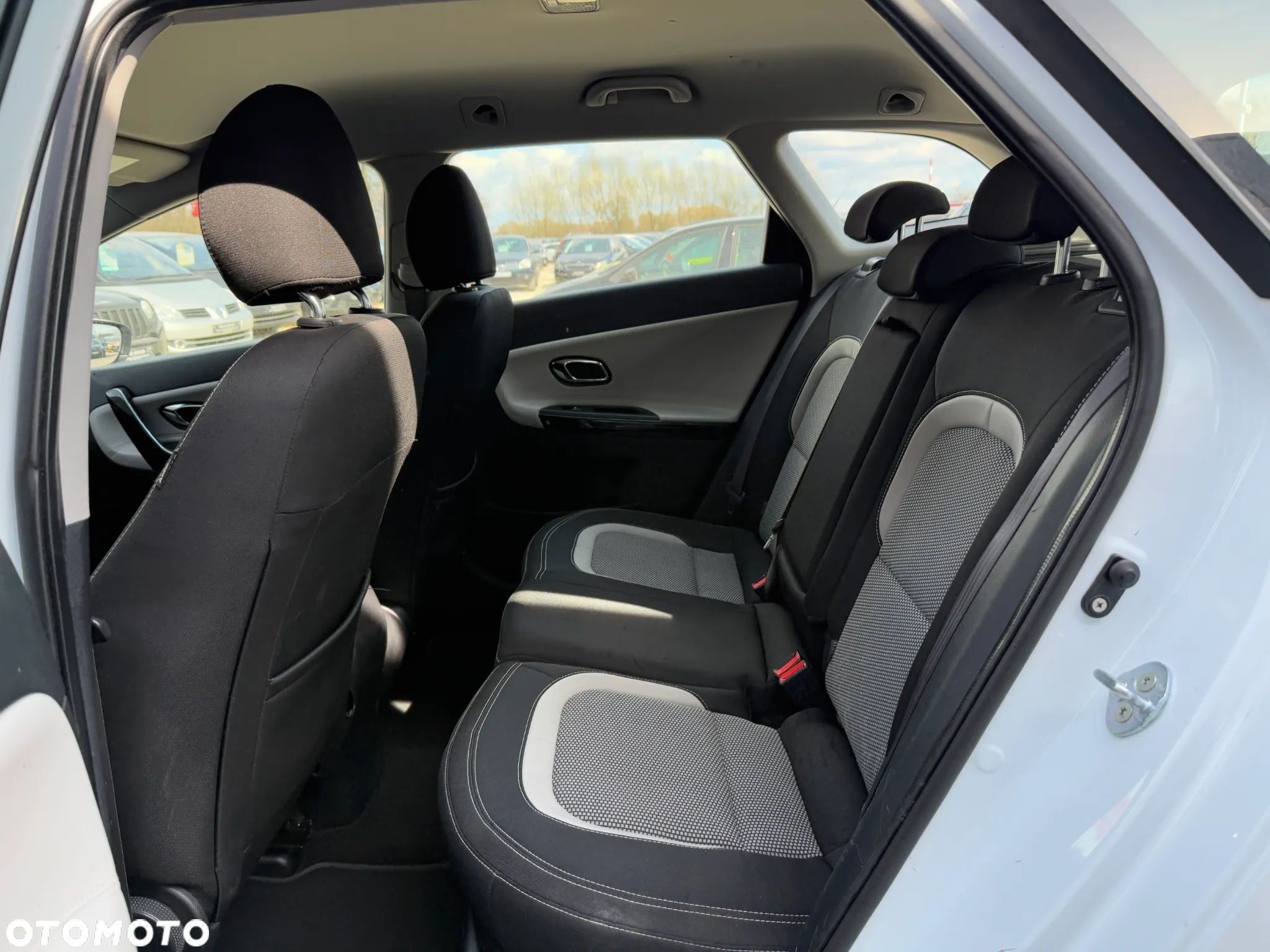 Kia Ceed 1.6 GDI ISG Spirit - 27