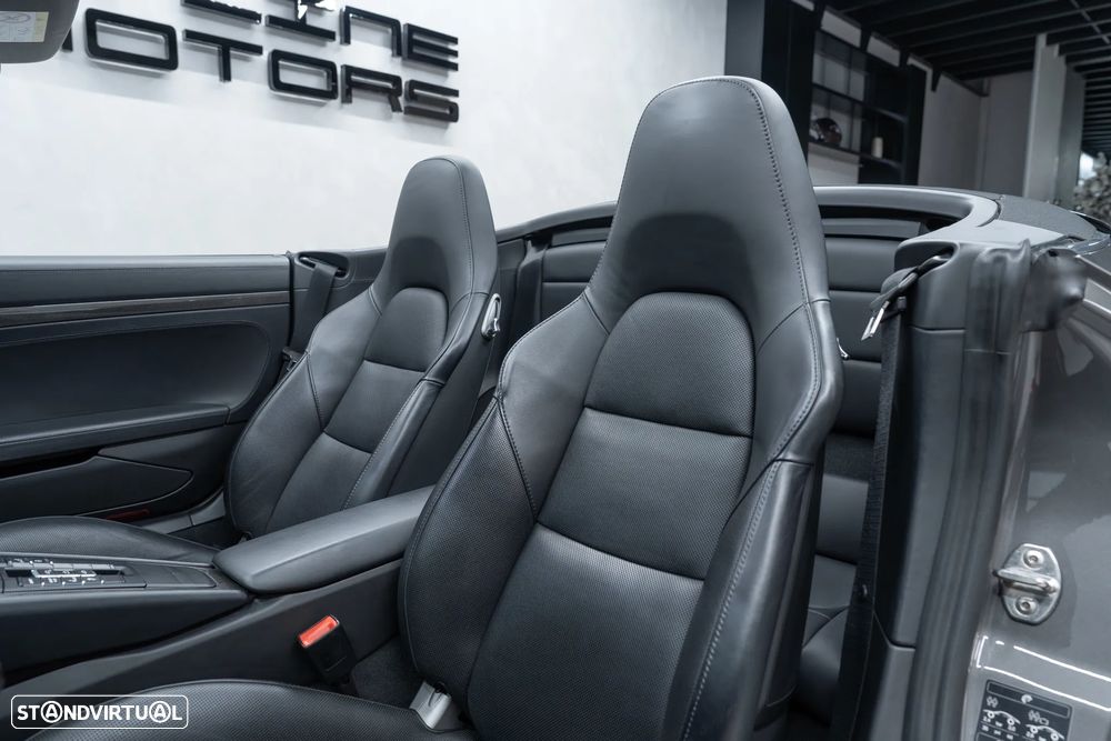 Porsche 911 (991) Turbo S Cabriolet - 31