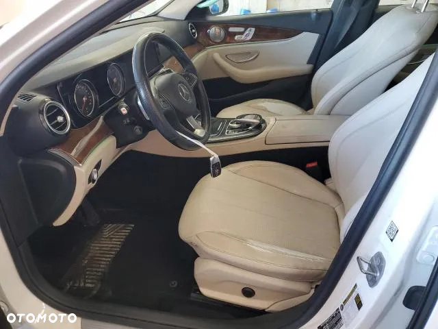 Mercedes-Benz Klasa E 300 9G-TRONIC Exclusive - 7
