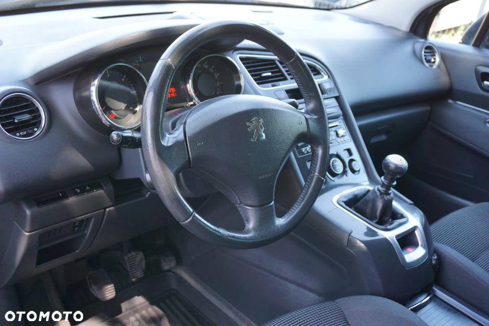 Peugeot 5008 - 8