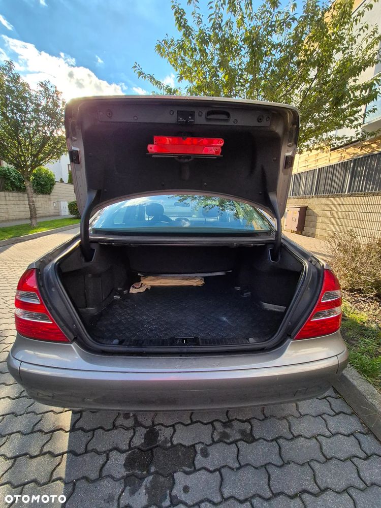 Mercedes-Benz Klasa E 200 Kompressor Automatik Classic - 13