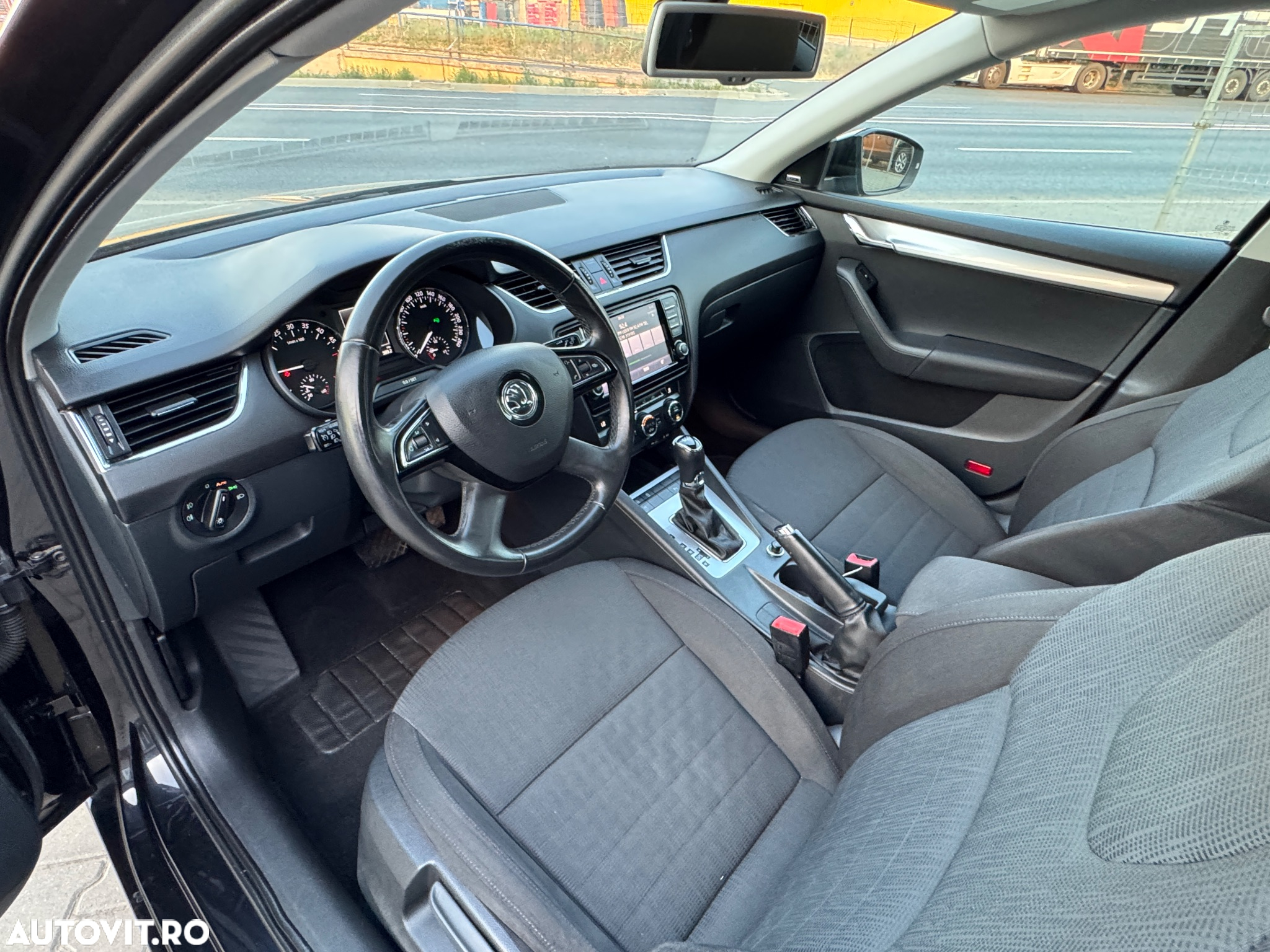 Skoda Octavia 1.6 TDI DPF DSG Elegance - 35
