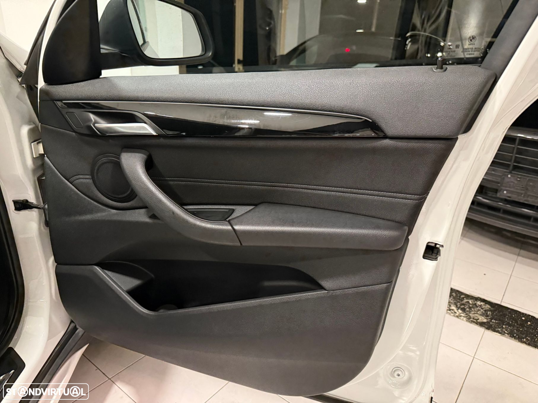 BMW X1 18 d sDrive Line Sport - 38