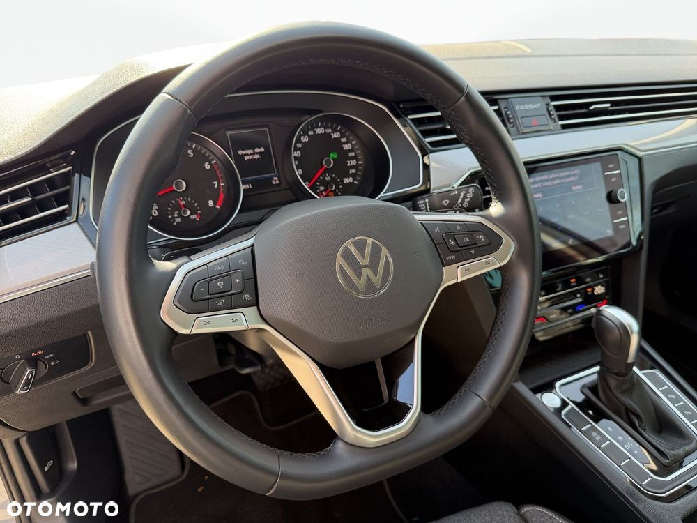 Volkswagen Passat - 11