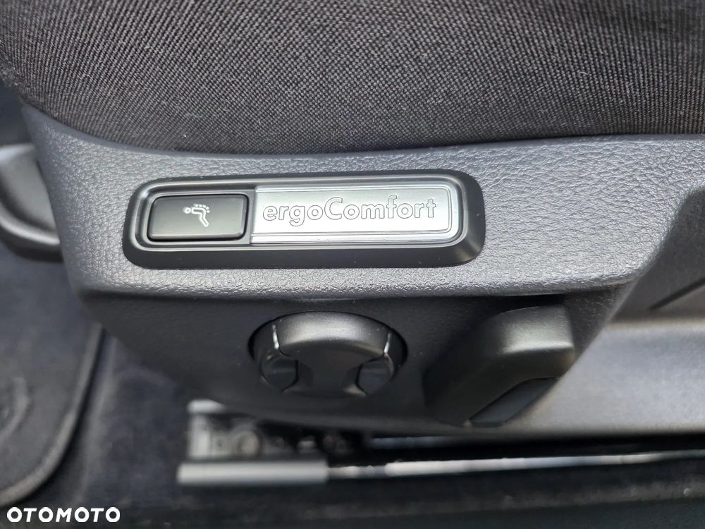 Volkswagen Passat Variant 2.0 TDI SCR DSG Comfortline - 28