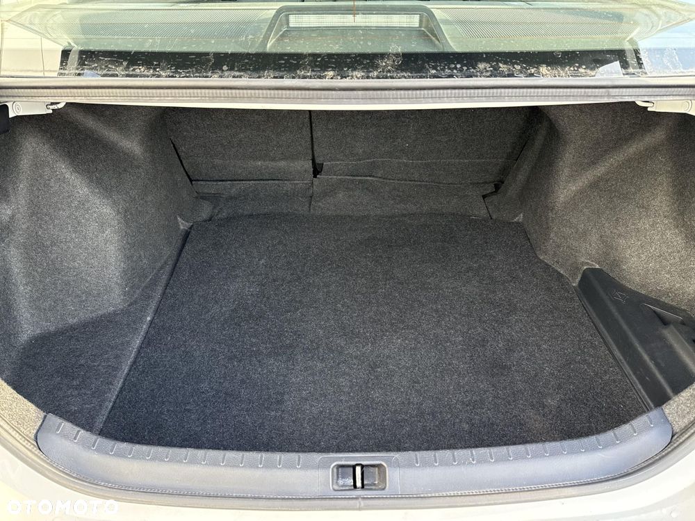 Toyota Corolla 1.6 Comfort - 12