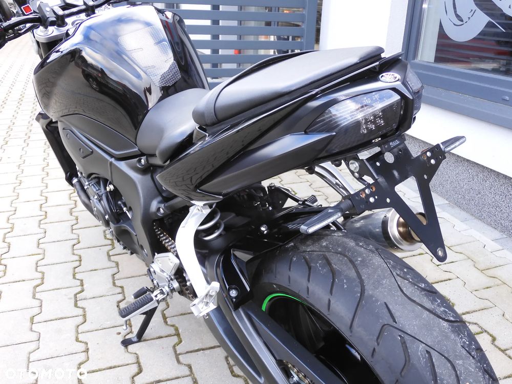 Yamaha FZ - 28