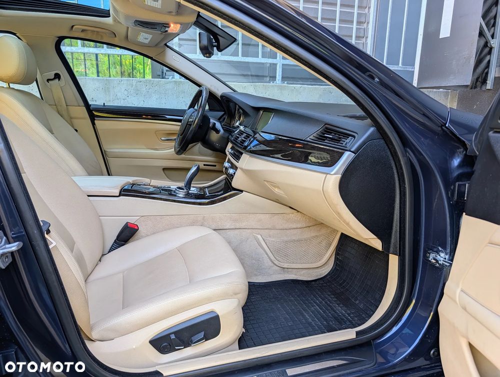BMW Seria 5 535i xDrive Sport-Aut Luxury Line - 11