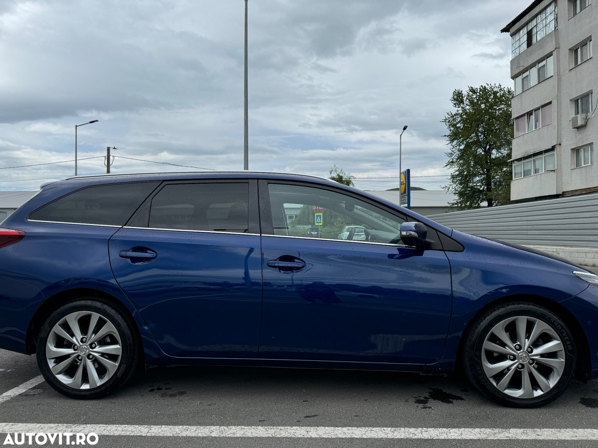 Toyota Auris 1.6 D-4D Touring Sports Executive - 16