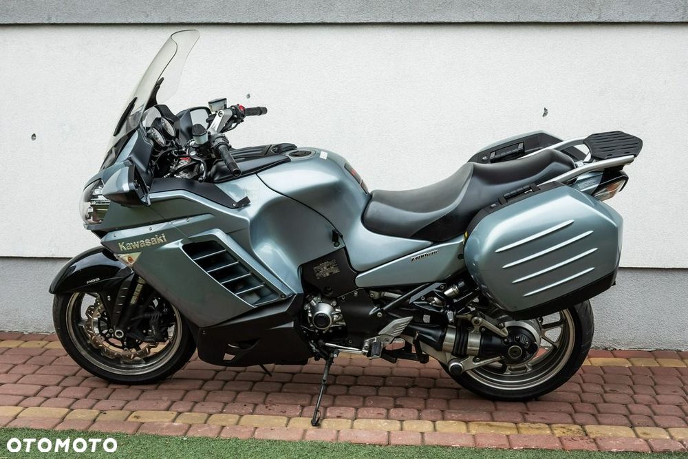 Kawasaki GTR - 6
