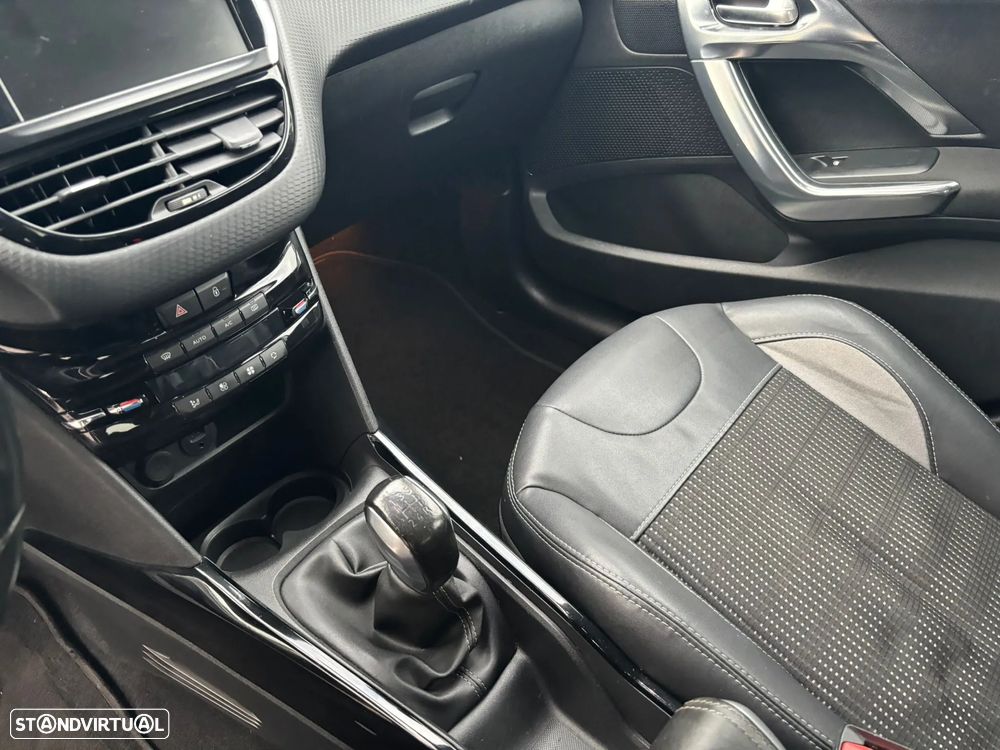 Peugeot 2008 1.2 PureTech Allure - 48