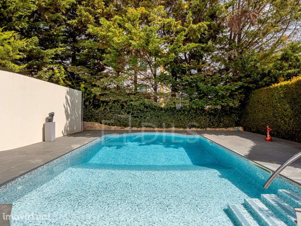 Moradia T5 isolada, com jardim e piscina, no Monte Estoril - Grande imagem: 2/30