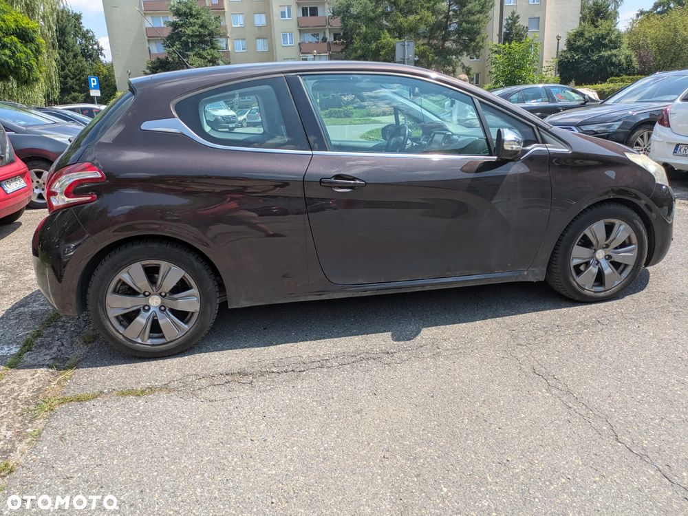 Peugeot 208 - 12