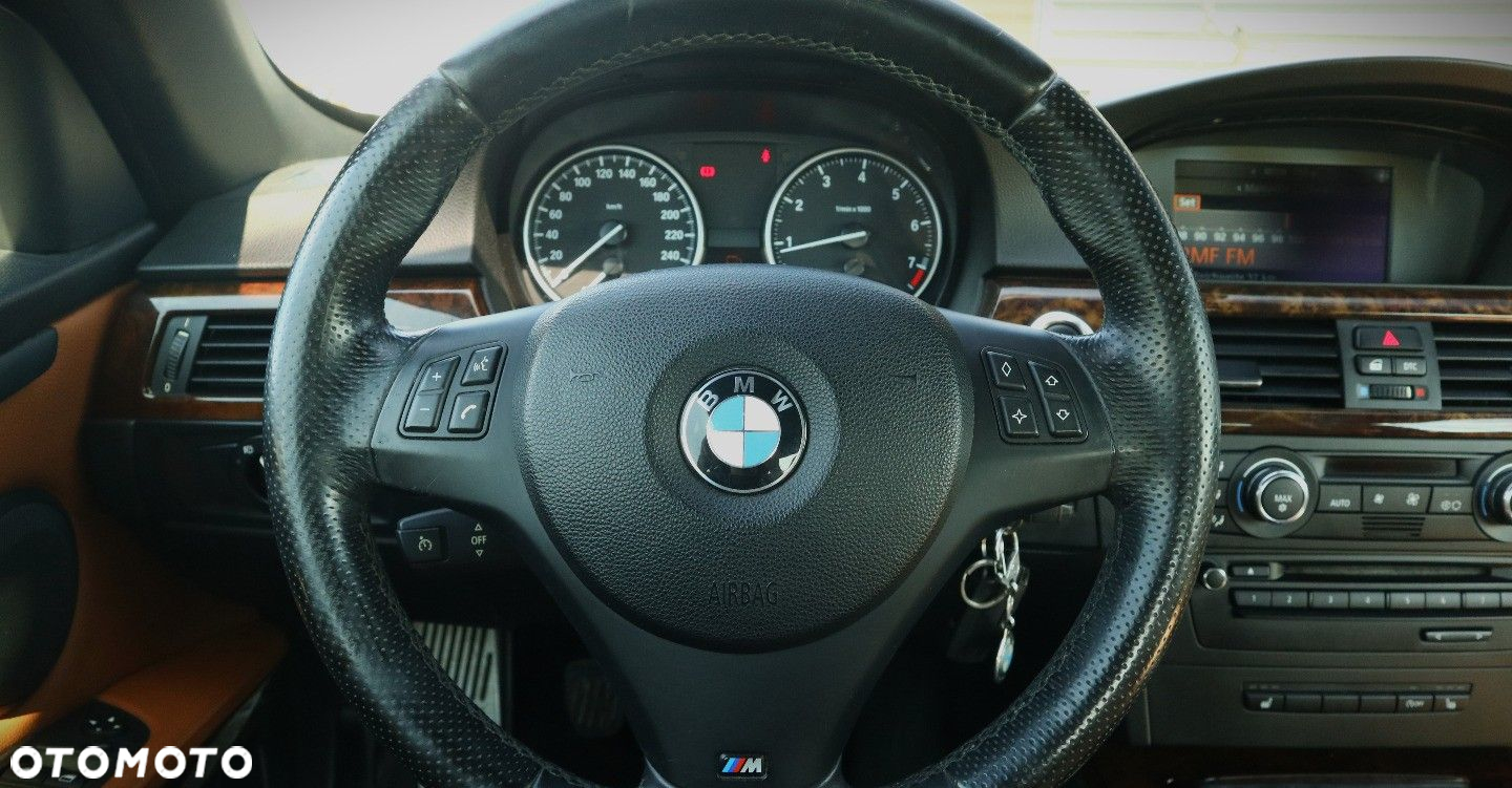BMW Seria 3 320i Cabrio - 24