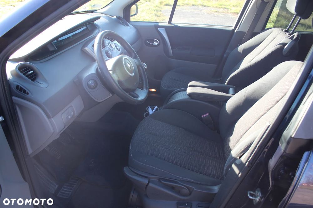 Renault Scenic 1.6 16V Confort Authentique - 9