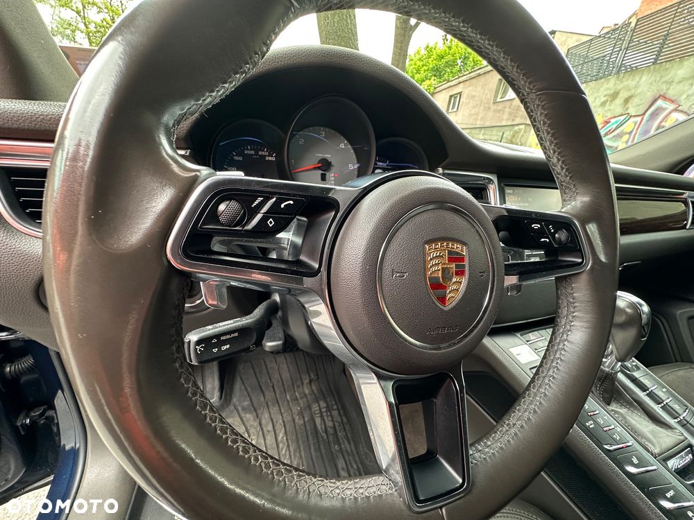 Porsche Macan - 24