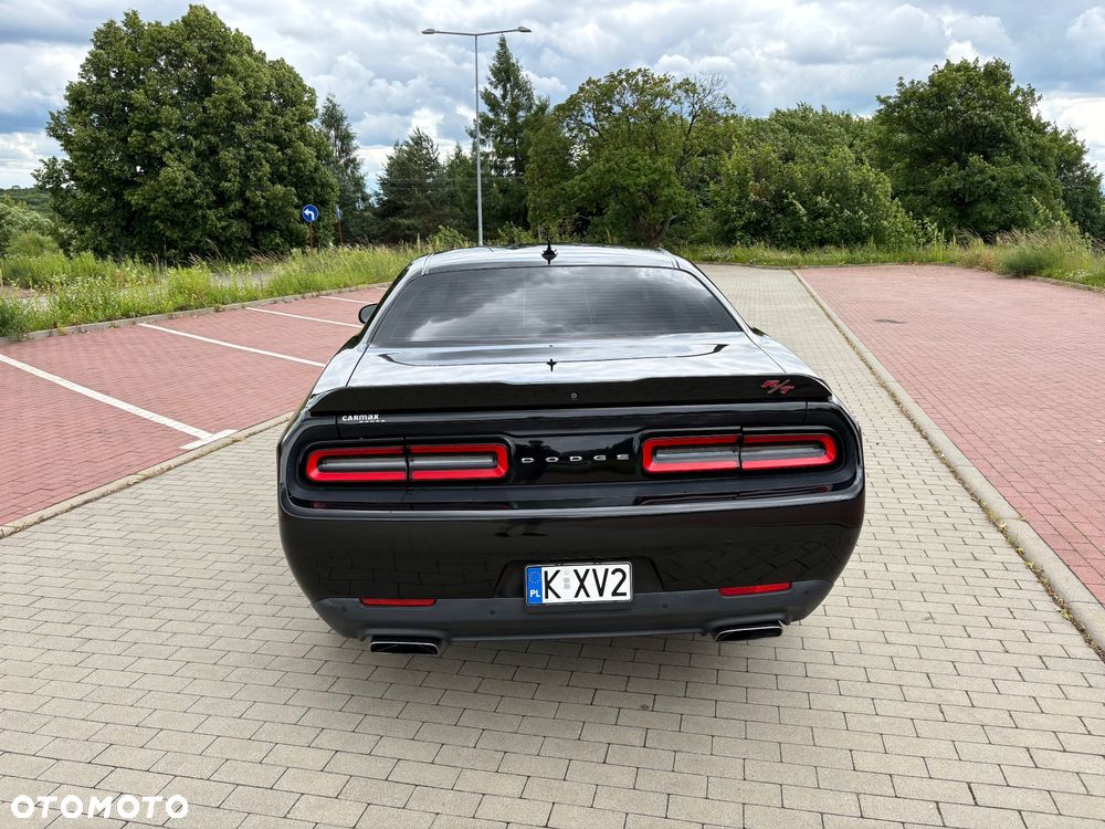 Dodge Challenger - 11