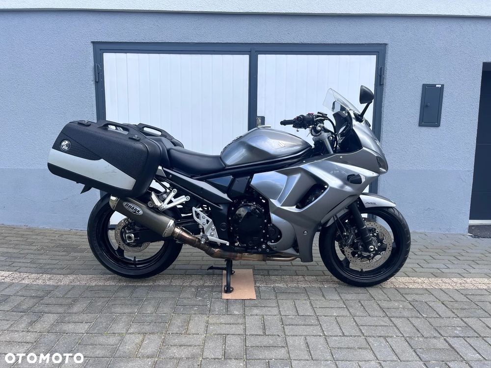 Suzuki GSX - 3