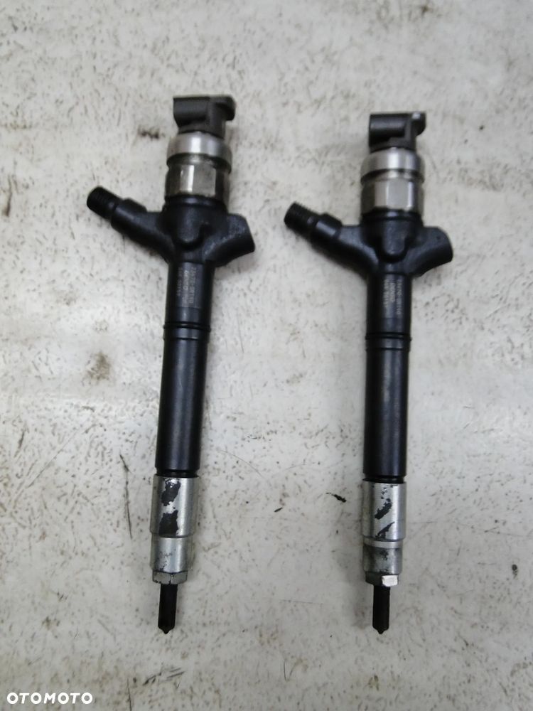 TOYOTA AURIS I COROLLA AVENSIS WTRYSK WTRYSKIWACZ 2.0 D4D - 1