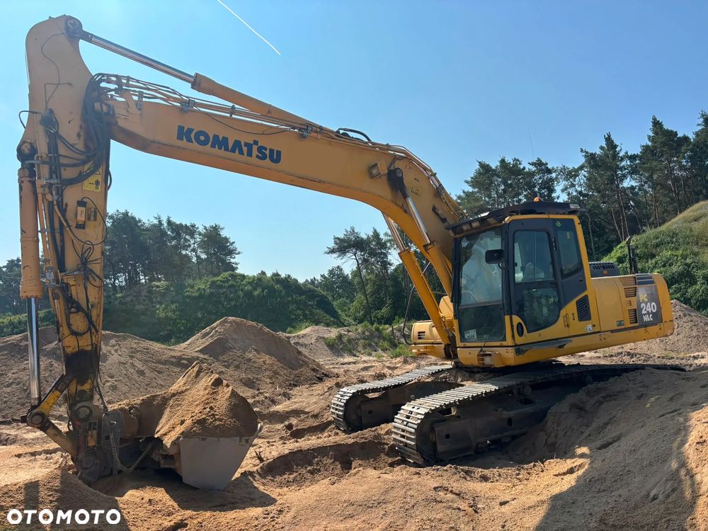 Komatsu PC240 - 1
