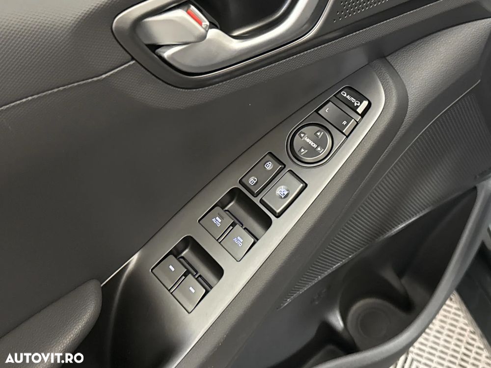 Hyundai IONIQ - 15