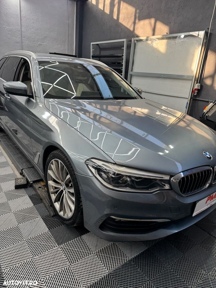 BMW Seria 5 520d Touring Aut. Luxury Line - 7