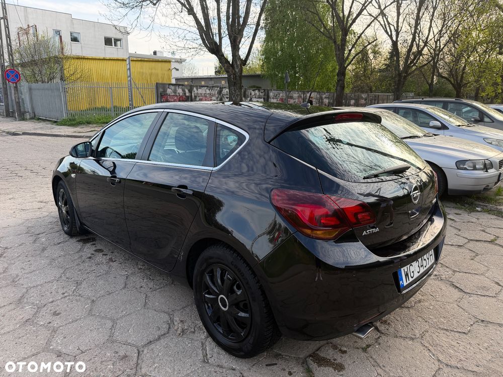Opel Astra 1.6 Turbo - 4