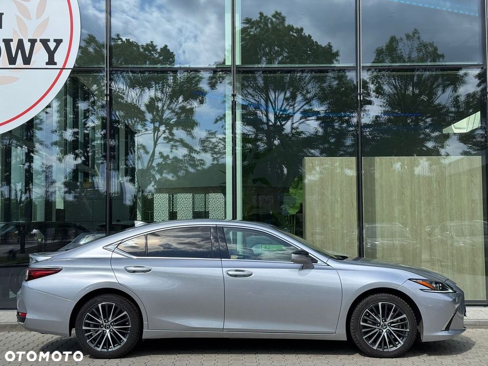 Lexus ES - 4