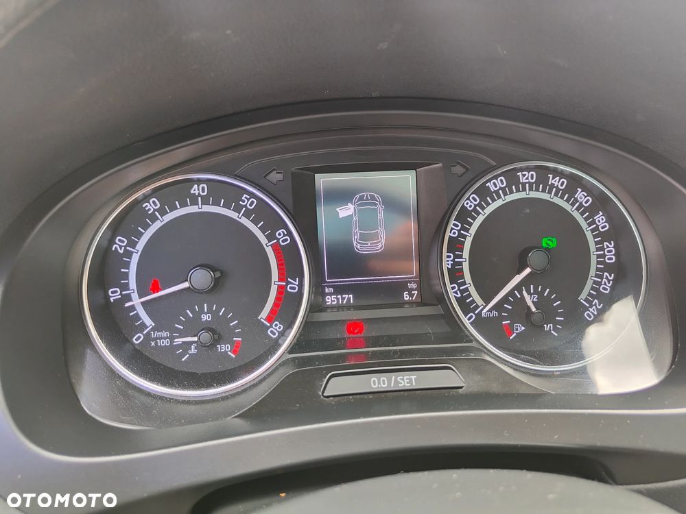 Skoda RAPID Spaceback 1.4 TSI DSG Monte Carlo - 20