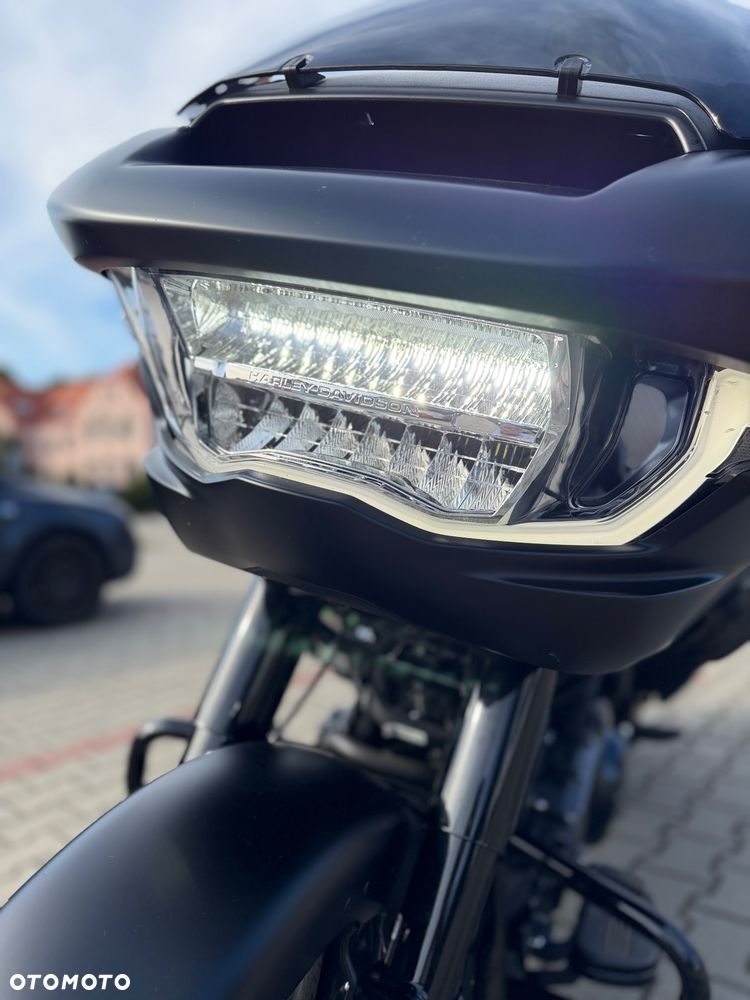 Harley-Davidson CVO Street Glide - 12