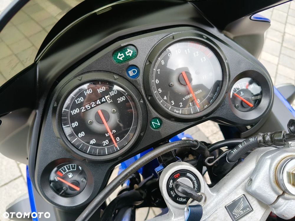 Honda CBR - 13