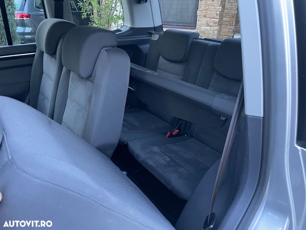 Volkswagen Touran - 8